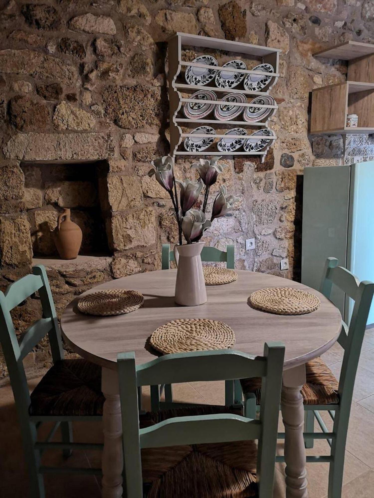 לינדוס M&M Stone-Village House-Family-Vintage מראה חיצוני תמונה